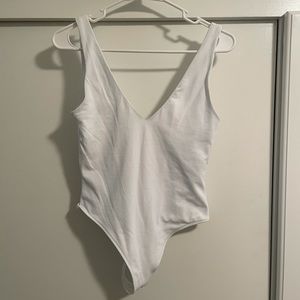 Aritzia Babaton Contour V-Neck Bodysuit